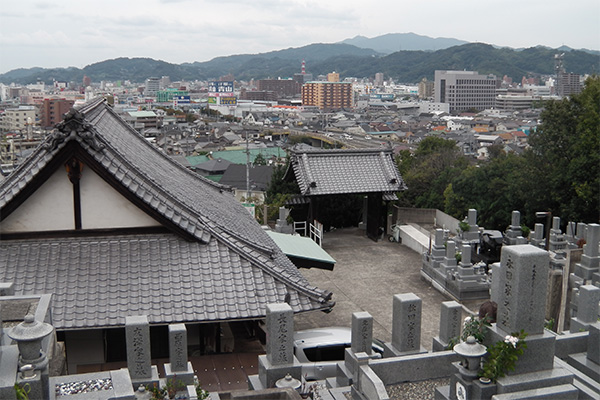 宝塔寺墓地