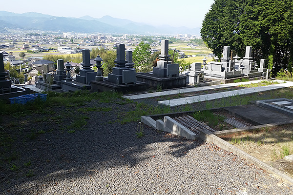 大興寺墓地